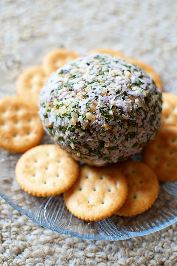 My Mom's Cheeseball