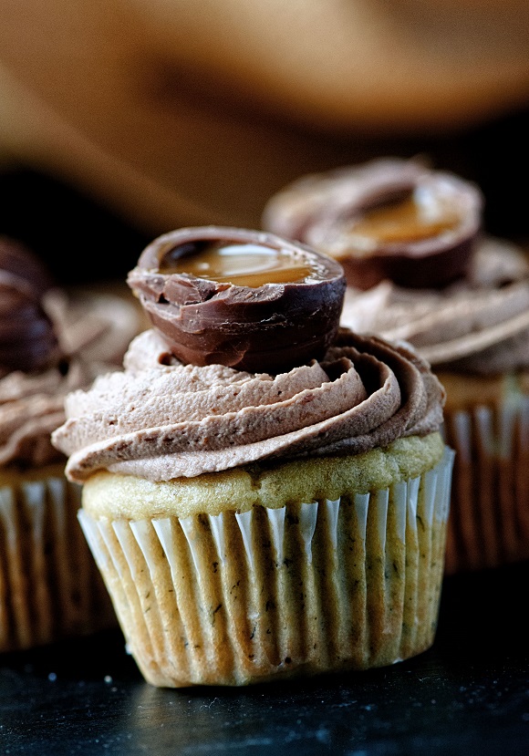 Side view of the cupcakes. 