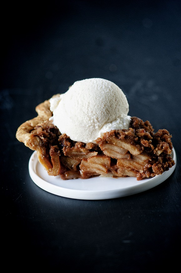 Caramel Apple Whiskey Crumb Pie