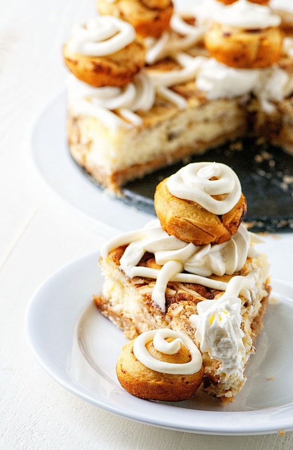 Cinnamon Bun Oreo Cheesecake