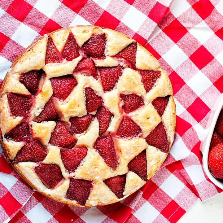 Strawberry Lemonade Snack Cake