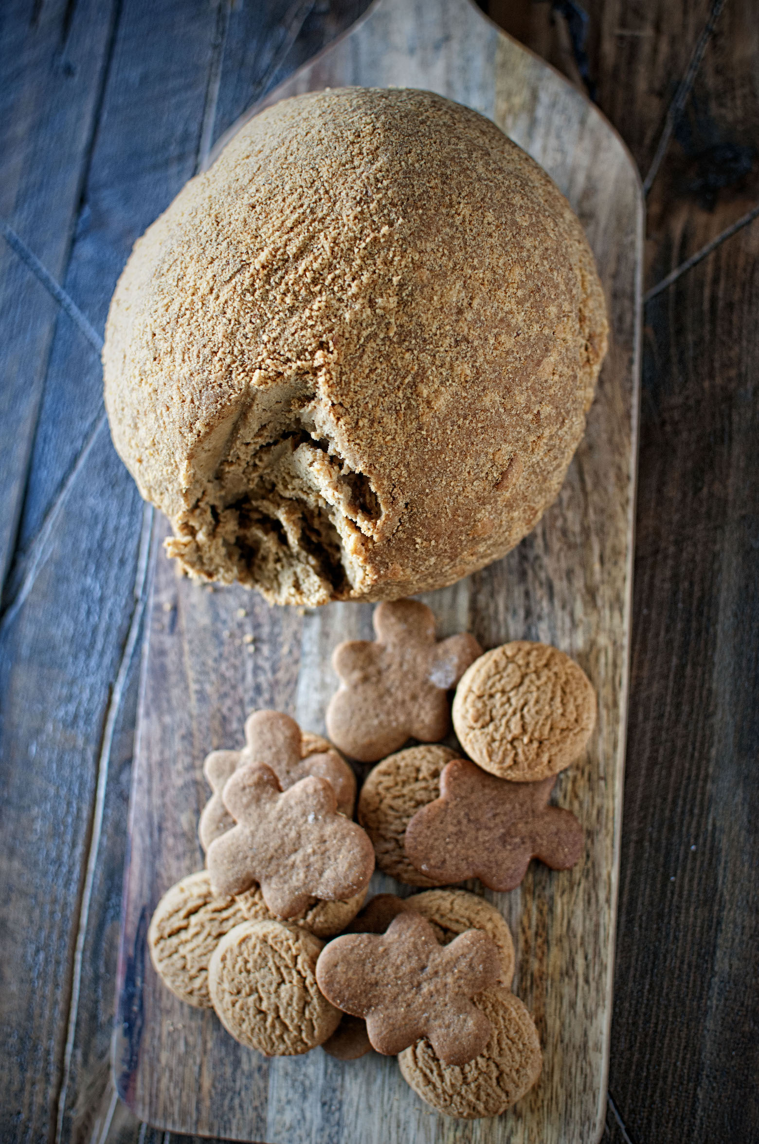 Gingerbread Cheesecake Cheeseball