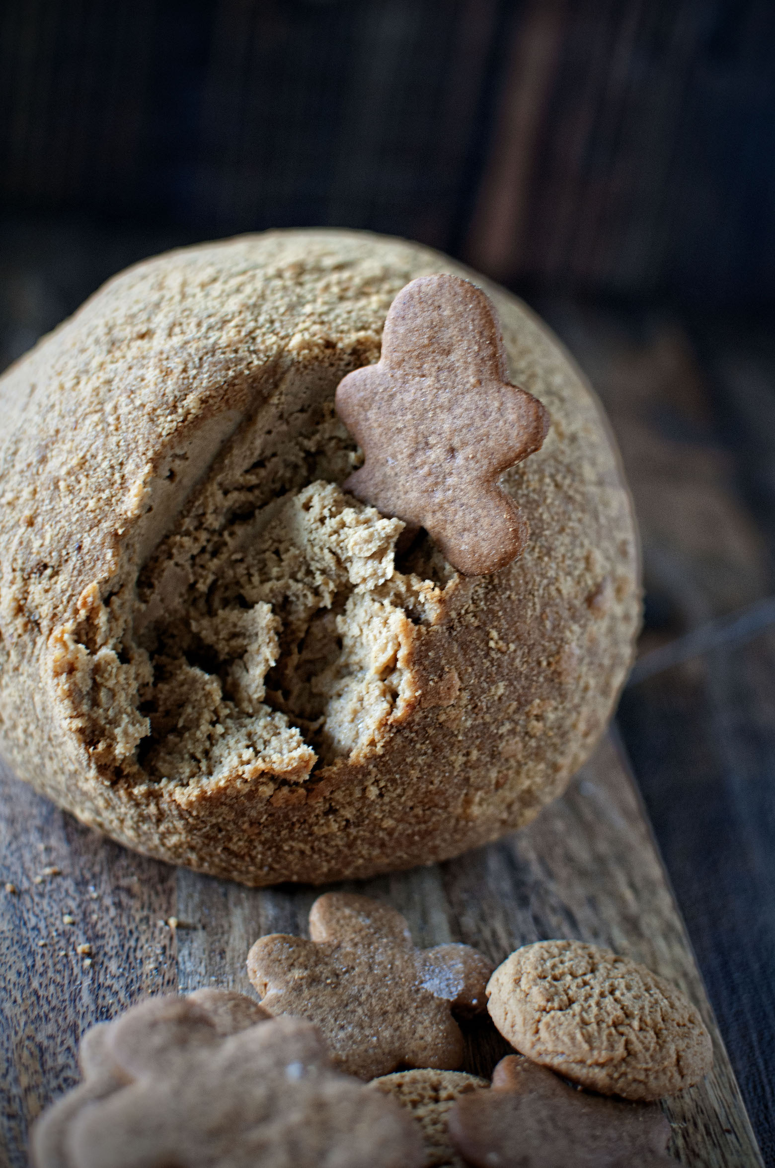 Gingerbread Cheesecake Cheeseball