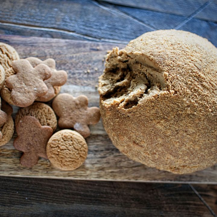 Gingerbread Cheesecake Cheeseball