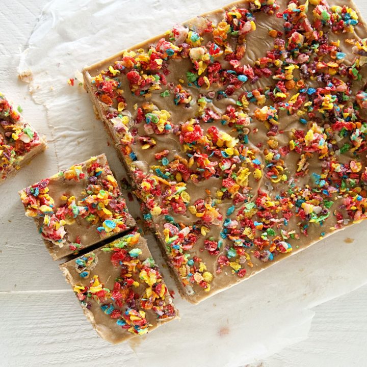 Fruity Pebbles Salted Caramel Blondies