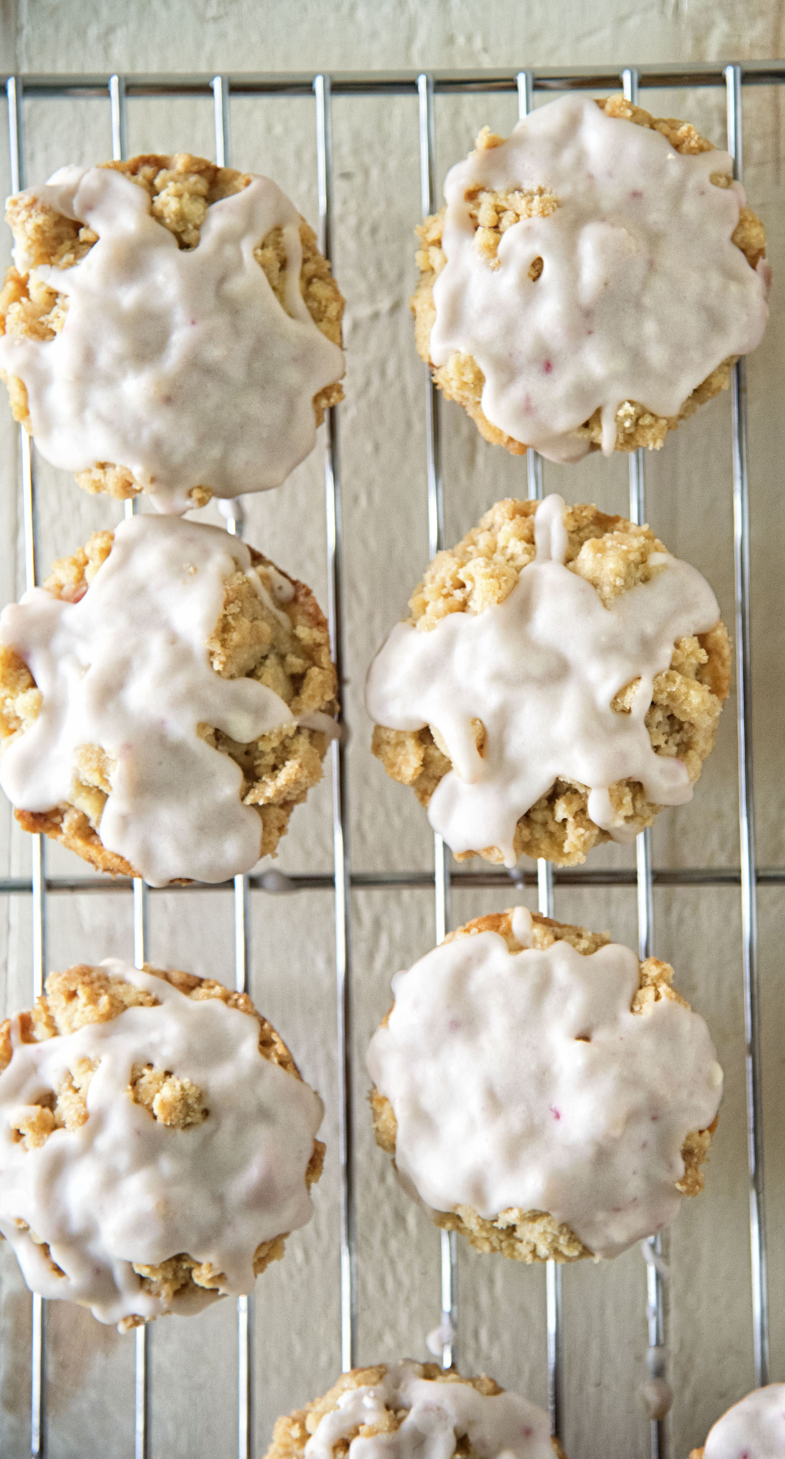 Cranberry White Chocolate Chip Crumb Topped Muffins 