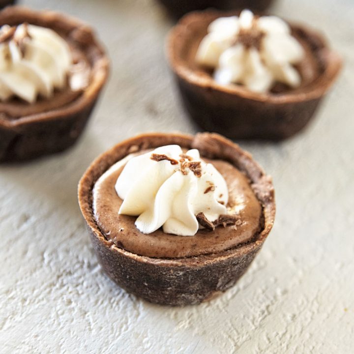 Mini Bailey's Irish Cream Mocha Cheesecake Tarts 