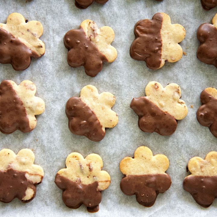 Chocolate Covered Strawberry Shortbread 