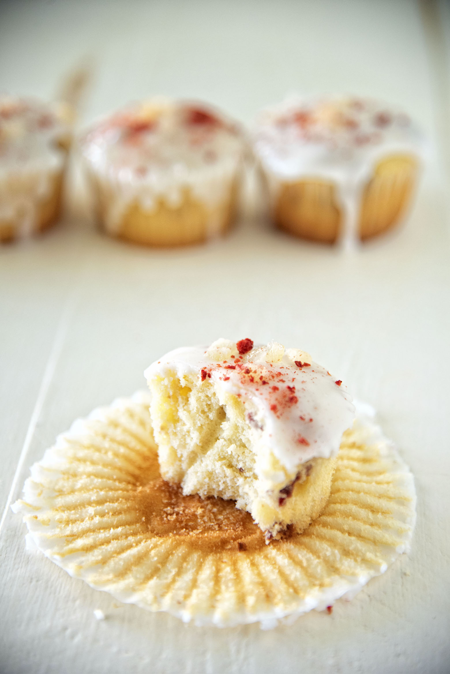 Strawberry Lemonade Glazed Cupcakes