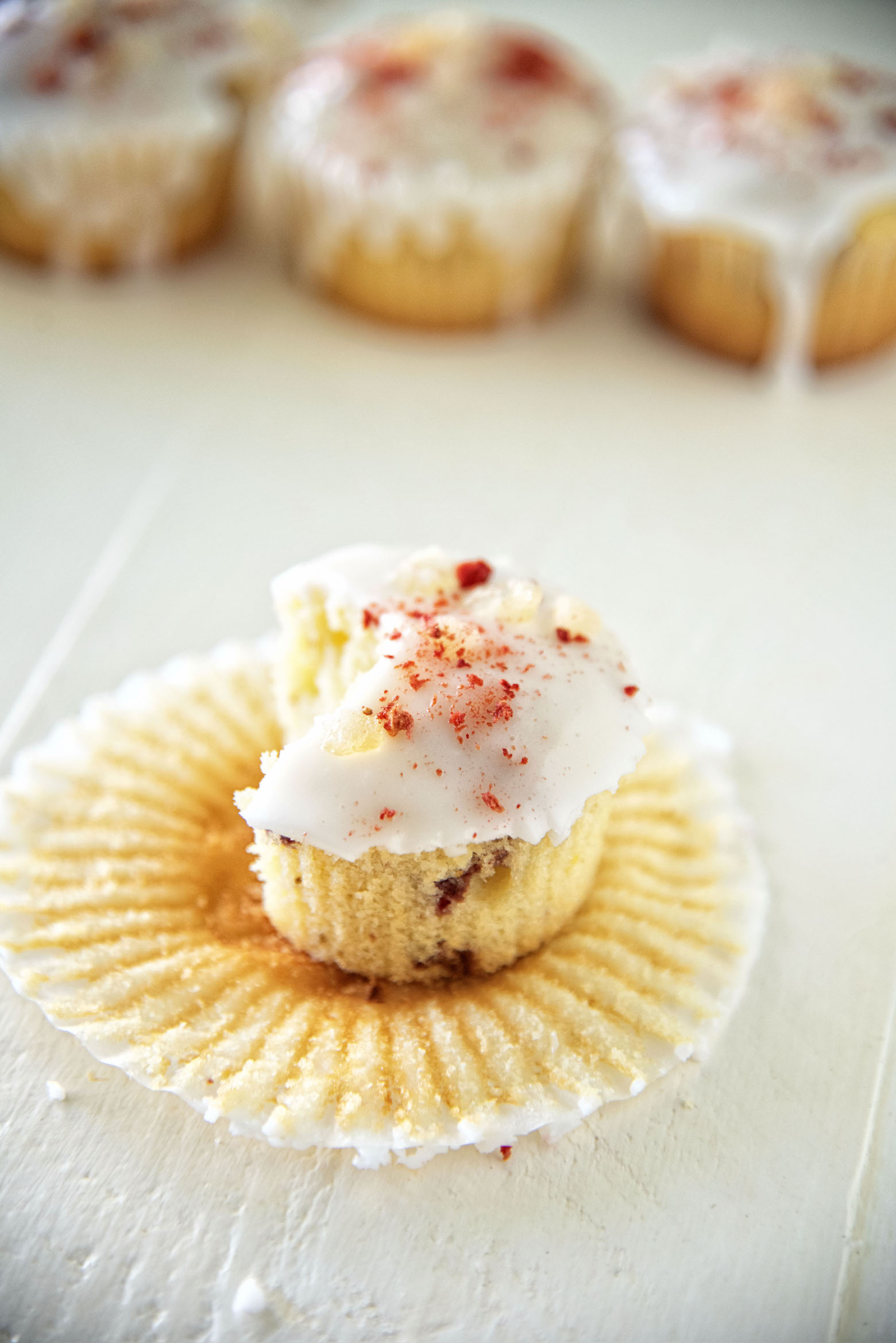 Strawberry Lemonade Glazed Cupcakes