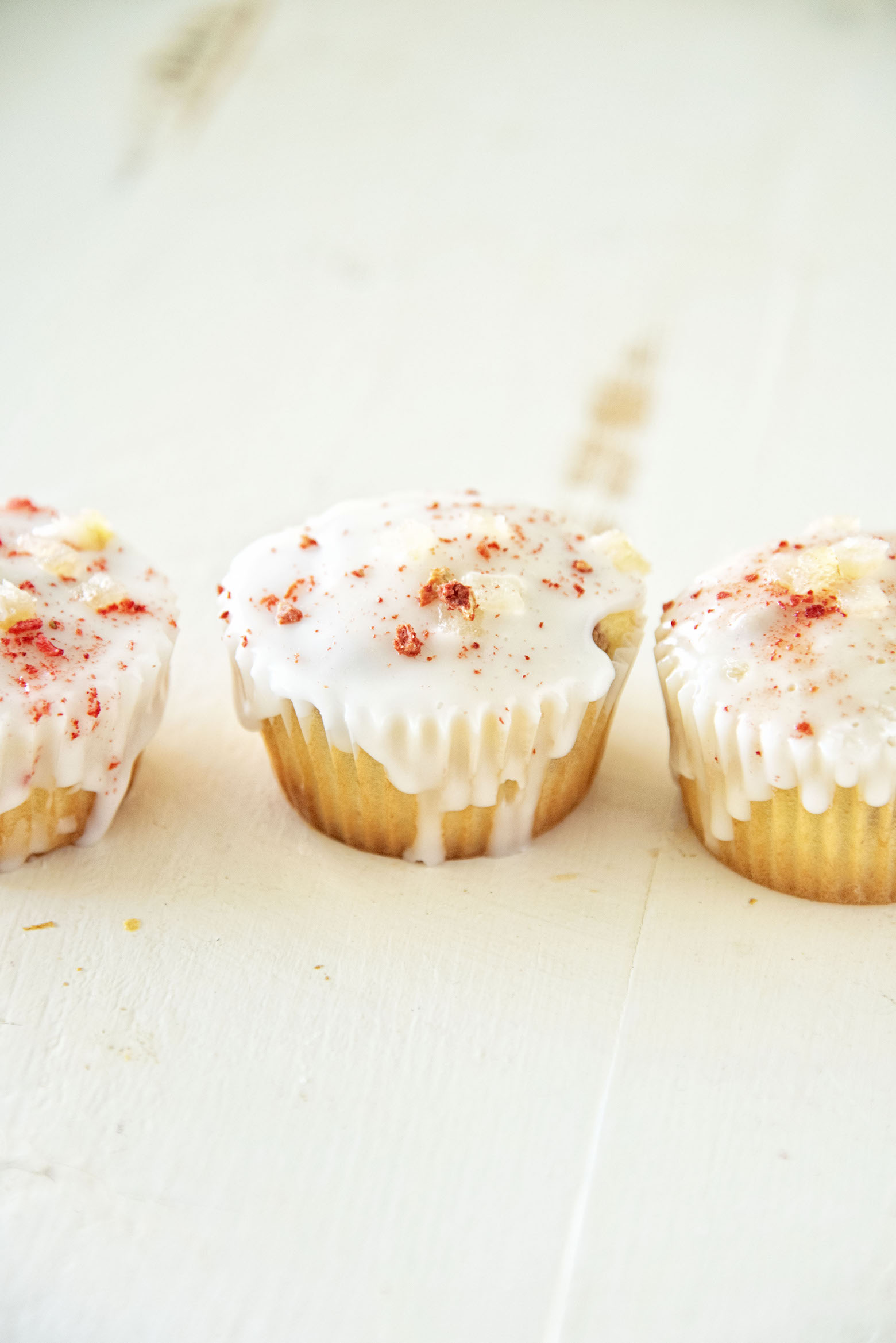 Strawberry Lemonade Glazed Cupcakes