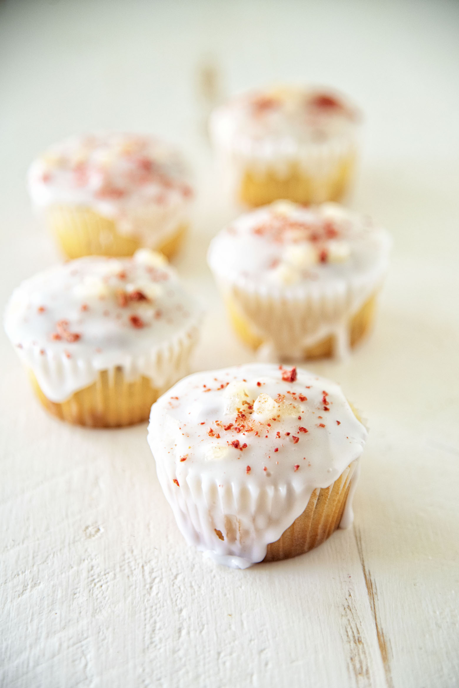 Strawberry Lemonade Glazed Cupcakes