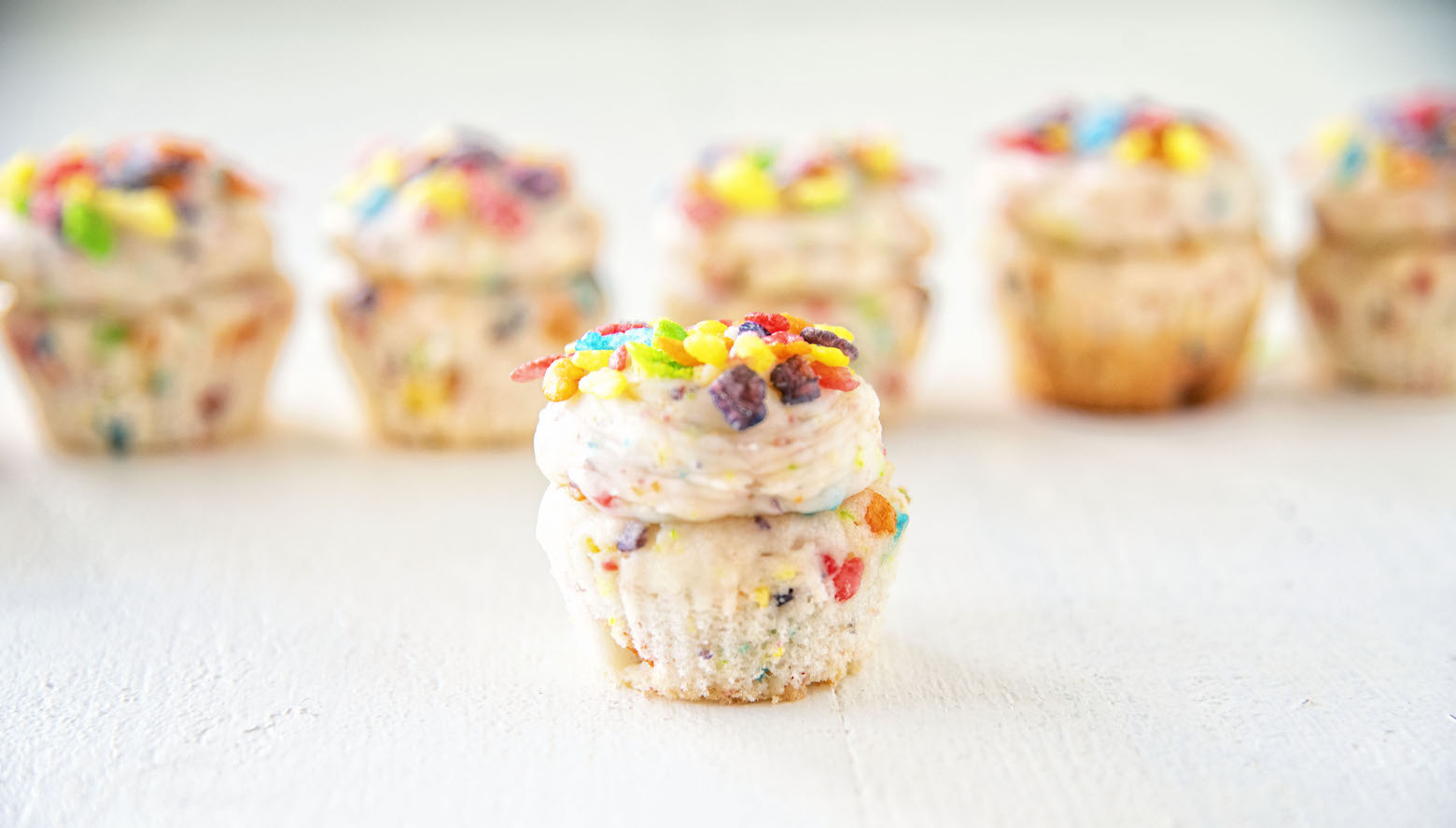 Mini Fruity Pebbles Cupcakes