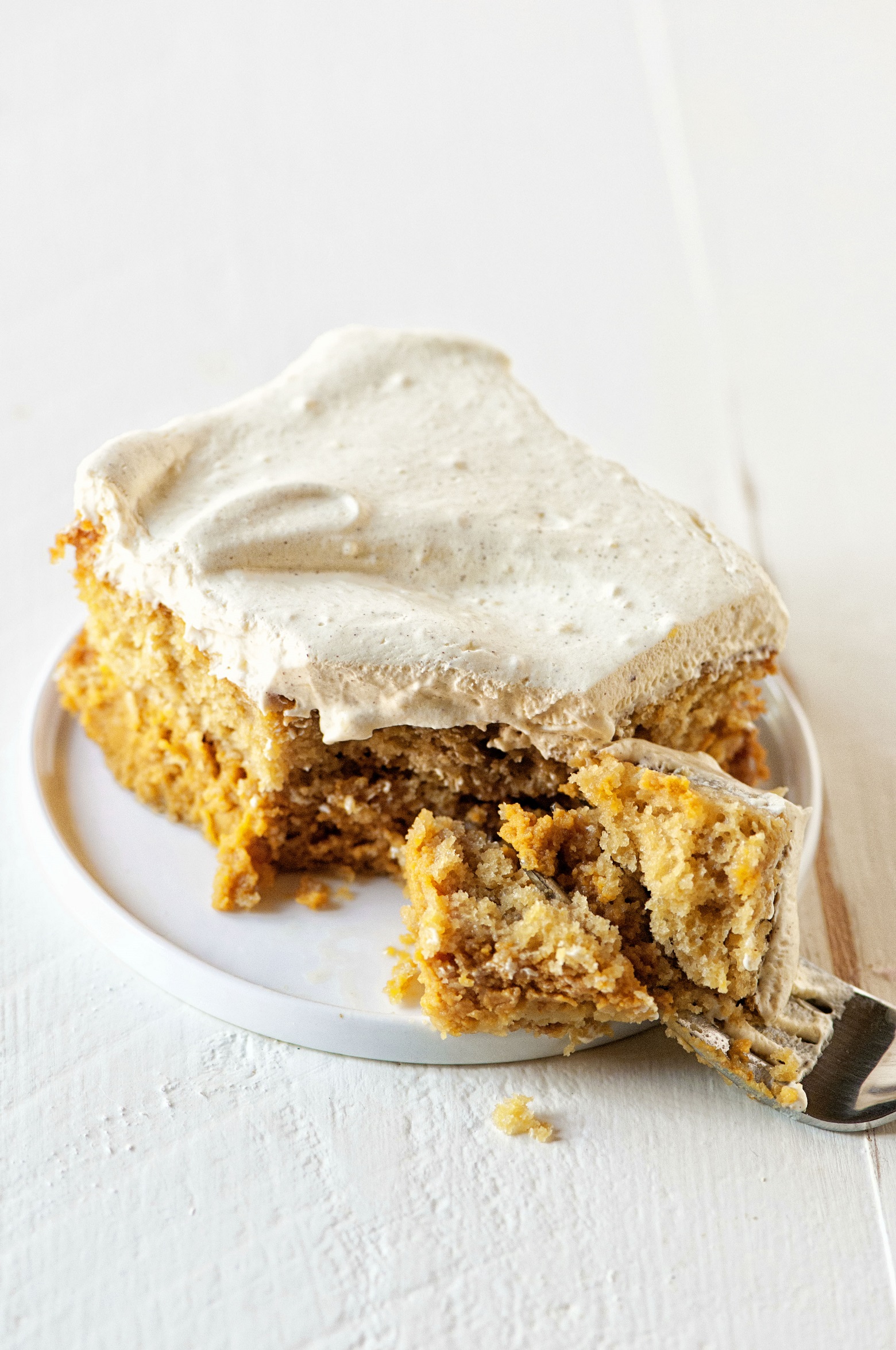 Pumpkin Spice Latte Magic Cake 