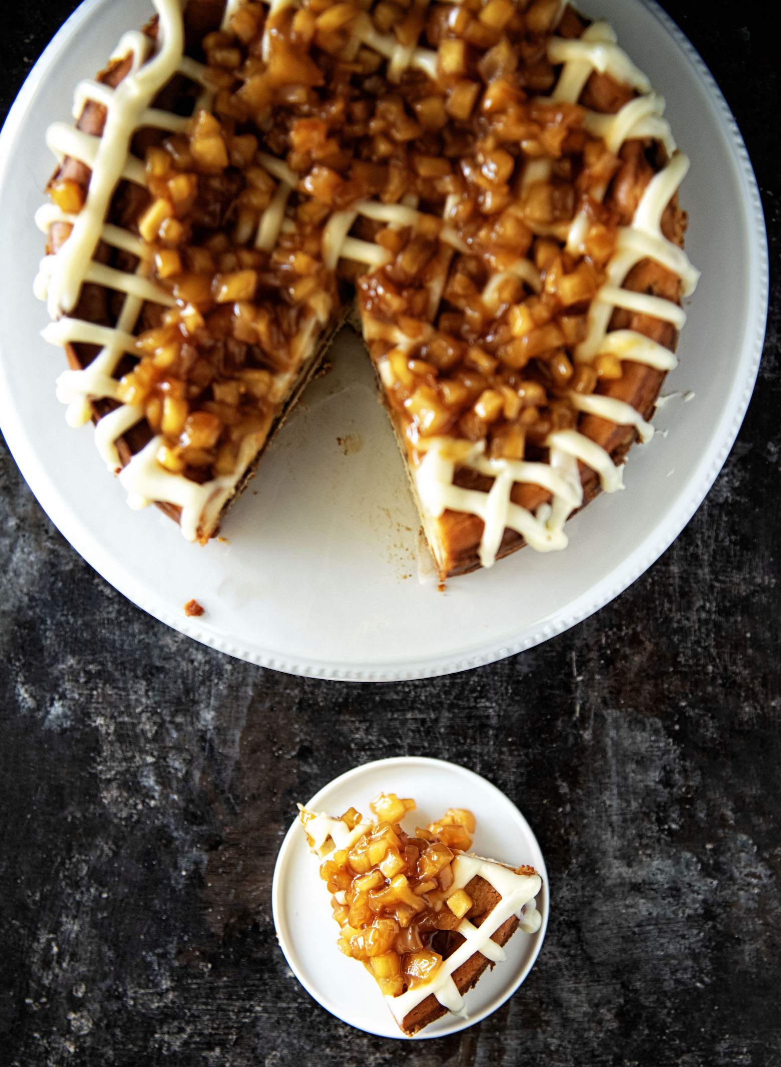 Cinnamon Roll Caramel Apple Cheesecake