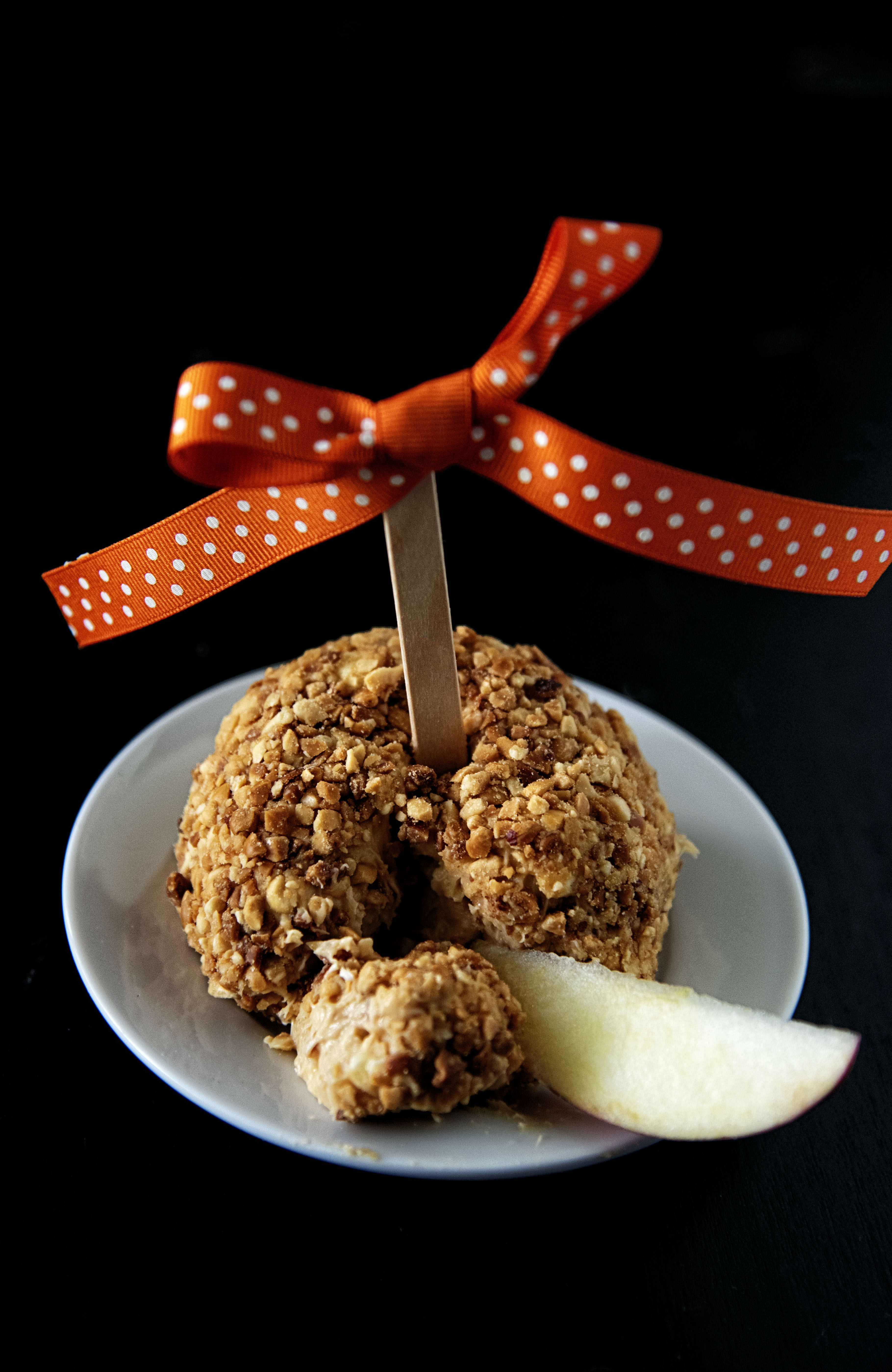 Caramel Apple Cheesecake Cheeseballs