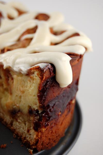 Cinnamon Roll Cheesecake