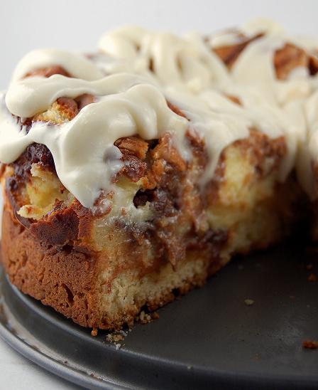 Cinnamon Roll Cheesecake