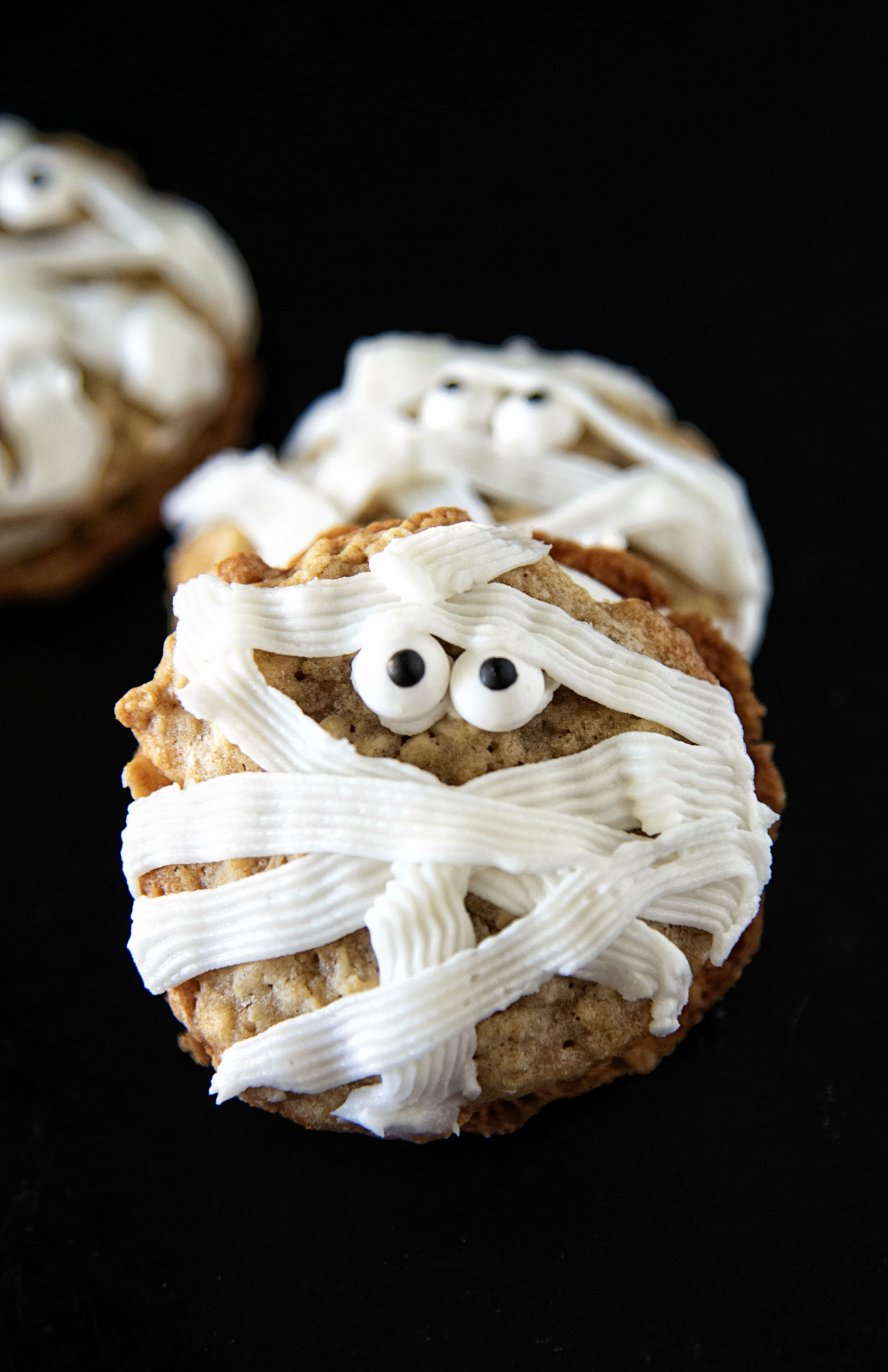 Maple Mummy Oatmeal Cookie Cream Pies