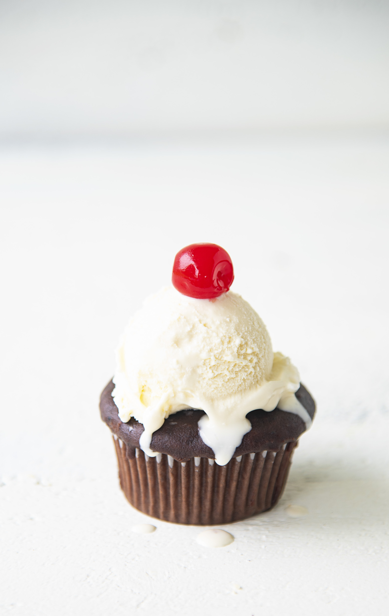 Chocolate Root Beer Float Cupcakes 