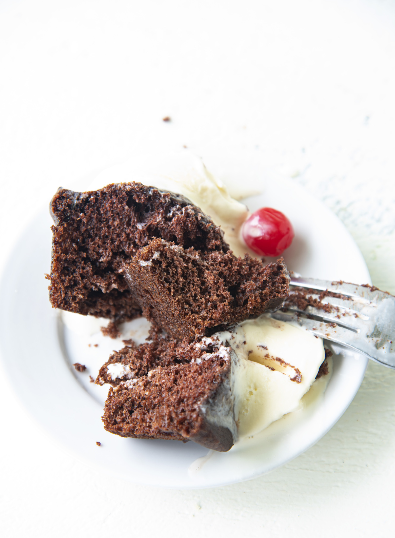 Chocolate Root Beer Float Cupcakes 