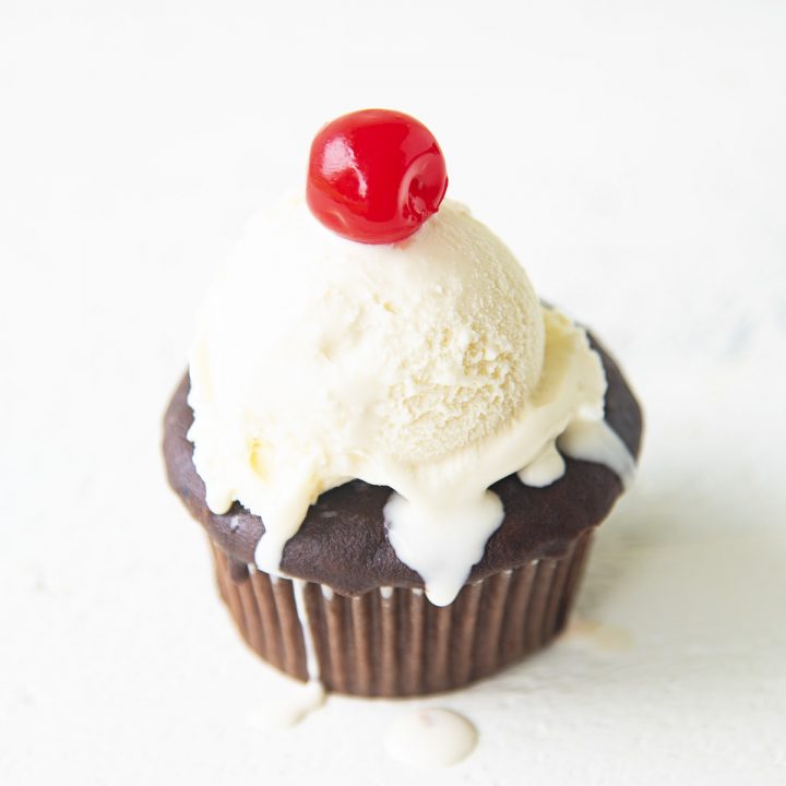 Chocolate Root Beer Float Cupcakes 