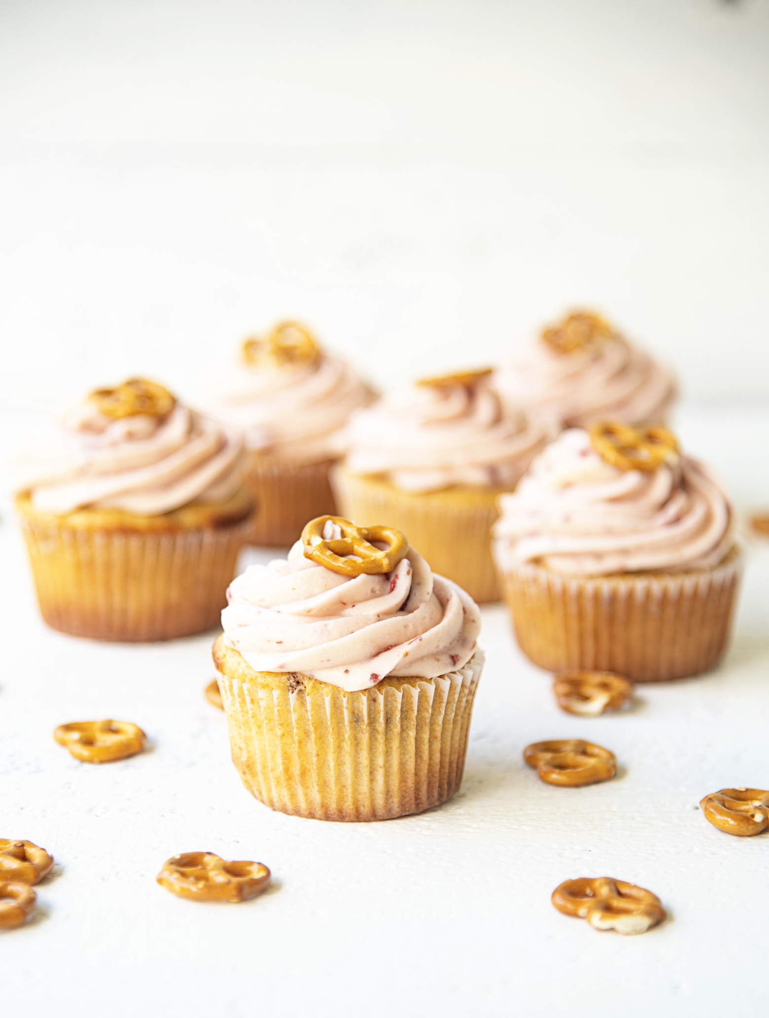 Strawberry Pretzel Cream Cheese Cupcakes