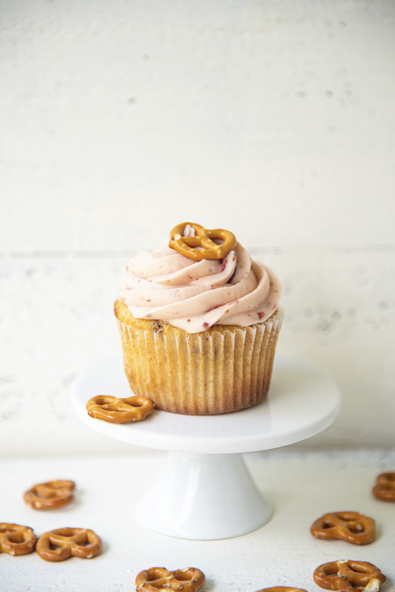 Strawberry Pretzel Cream Cheese Cupcakes