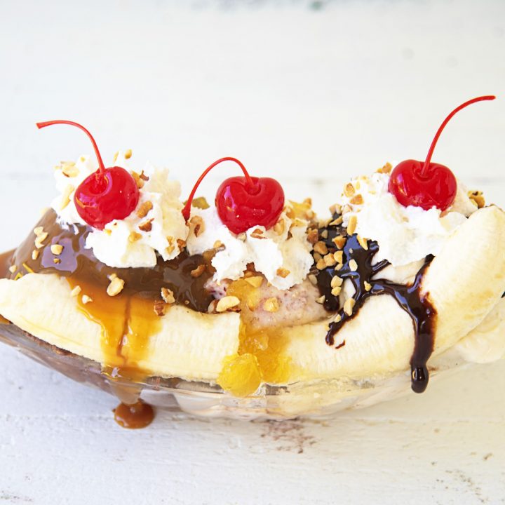 Banana Split Cheesecake Cheeseball