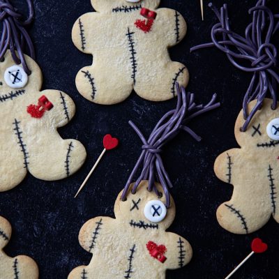 Voodoo Doll Cookies #HalloweenTreatsWeek