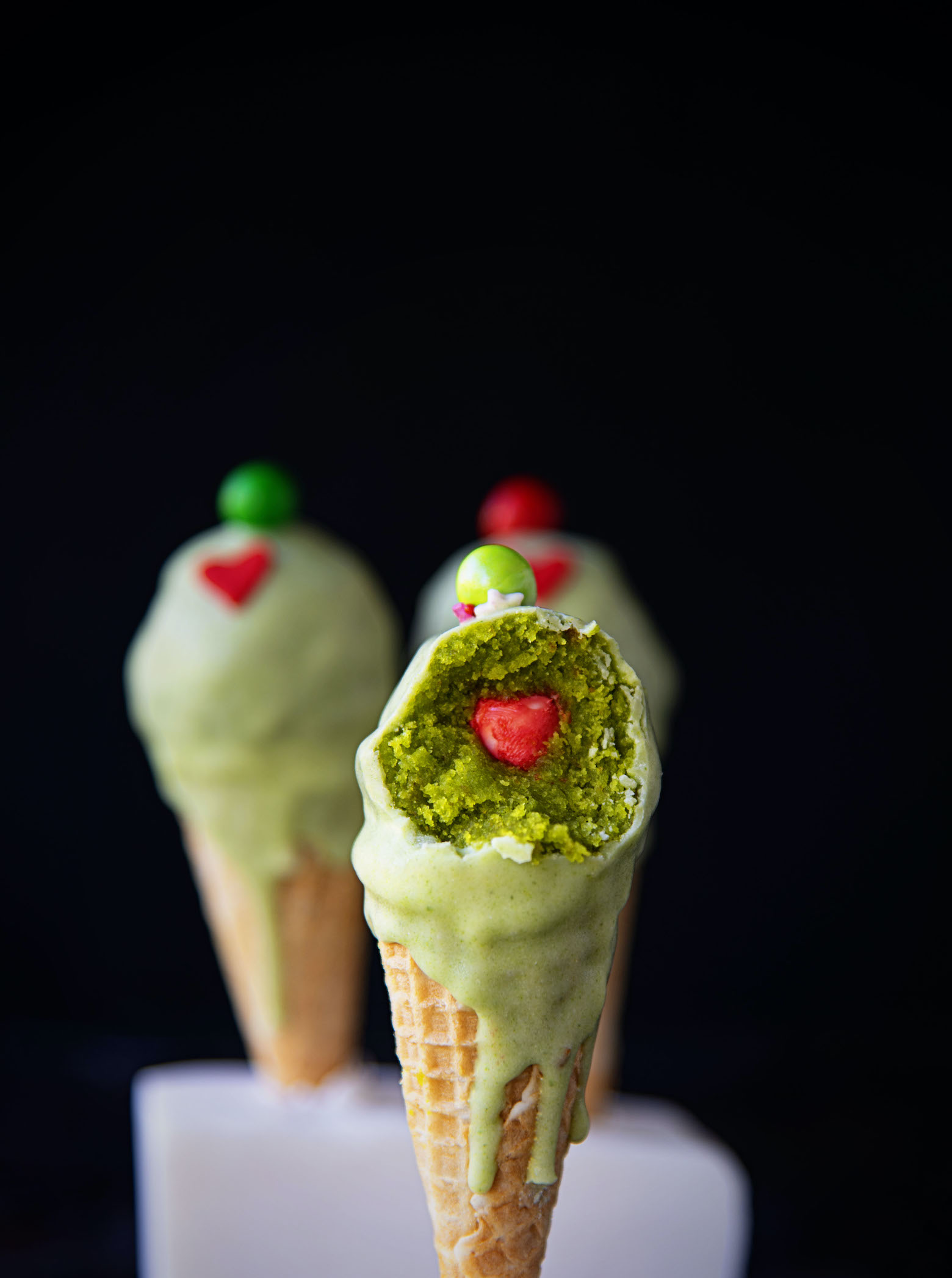 The Grinch Vanilla Cake Pops