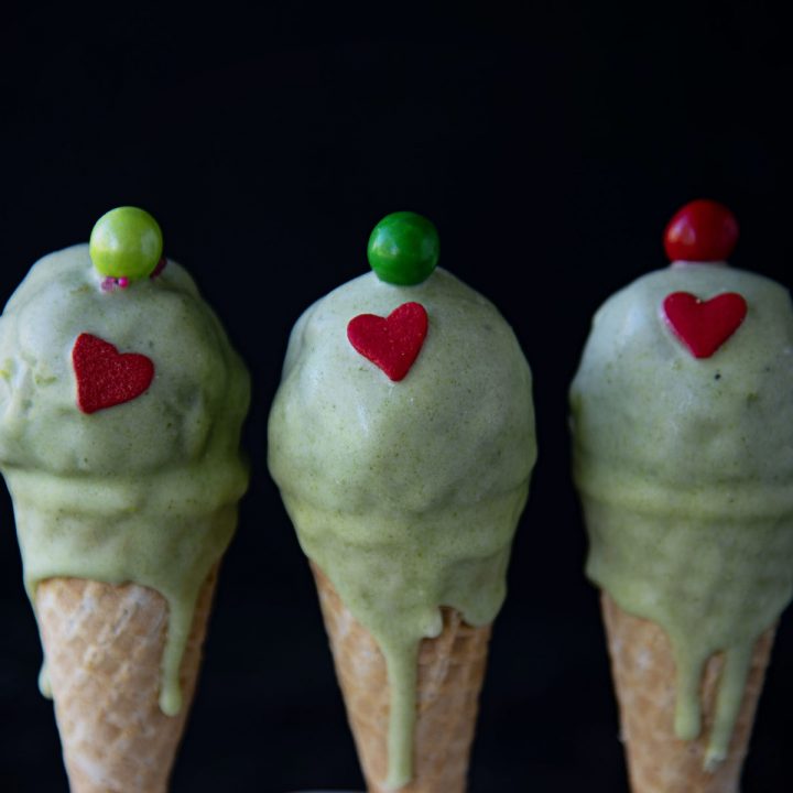 The Grinch Vanilla Cake Pops