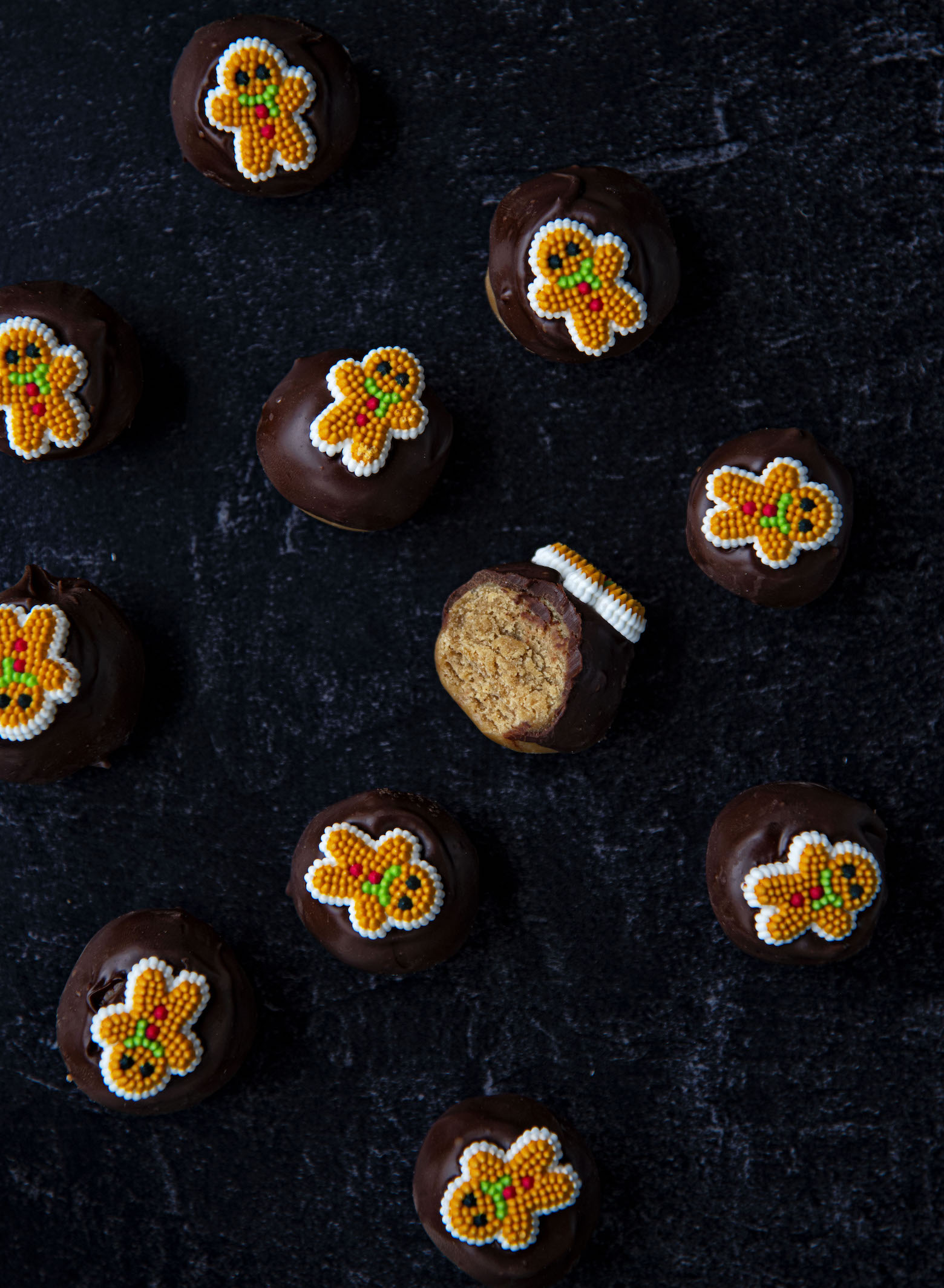 Gingerbread Cookie Dough Truffles 