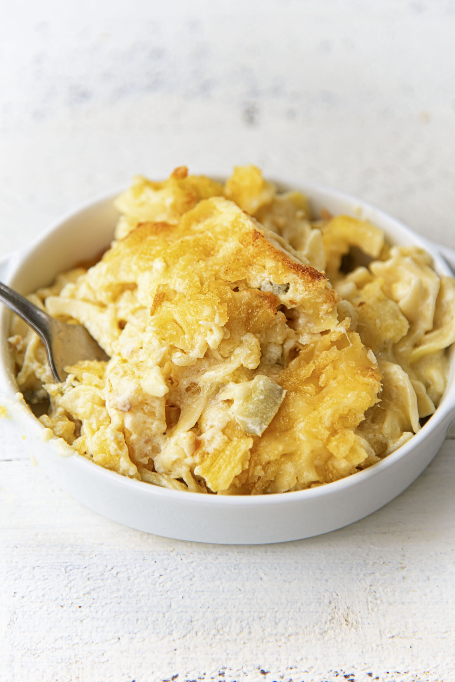 Dill Pickle Cheddar Macaroni and Cheese in a bowl.