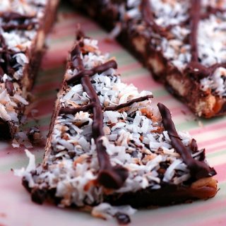 Samoas Cookie Bark