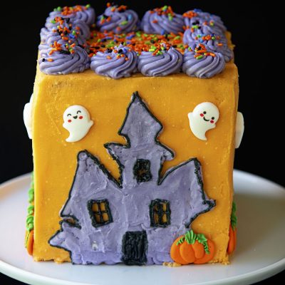 Haunted House Layer Cake #HalloweenTreatsWeek