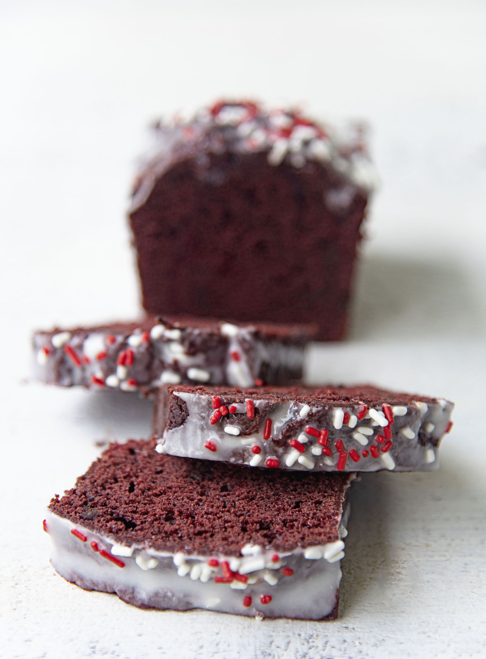 Up close shot of the top of the sliced of the loaf cake. 