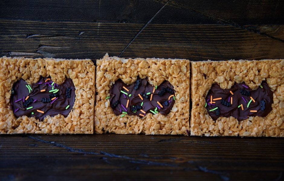 Chocolate Bat Cereal Treats #HalloweenTreatsWeek